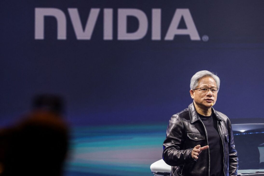 De lavador de pratos a CEO trilionário: Jensen Huang, o fundador da Nvidia que levou a empresa aos US$ 5 trilhões