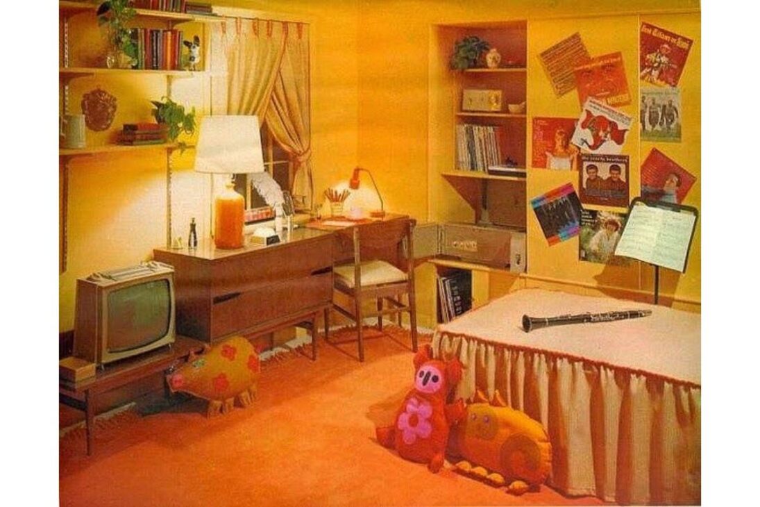 Entre na cozinha, no quarto e no banheiro dos anos 70 e descubra como era viver com móveis escuros, pôsteres de ídolos e azulejos coloridos