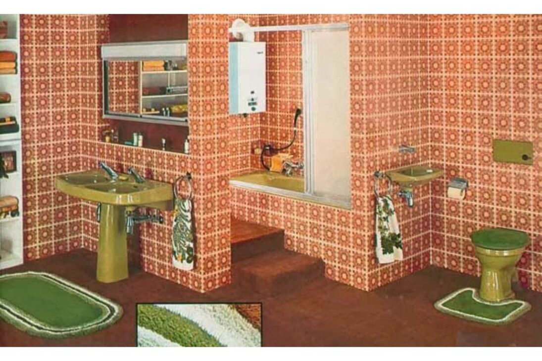 Entre na cozinha, no quarto e no banheiro dos anos 70 e descubra como era viver com móveis escuros, pôsteres de ídolos e azulejos coloridos