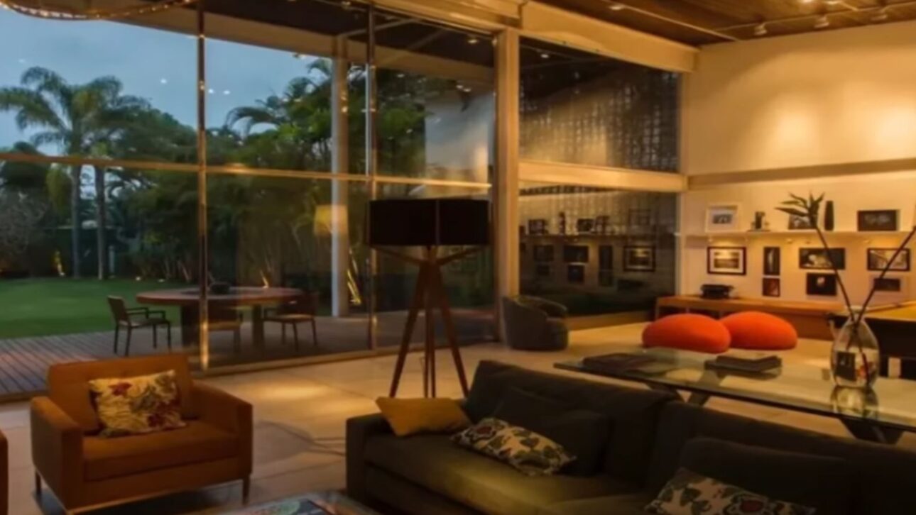 A mansão de Angélica e Luciano Huck no Joá impressiona com capela premiada, vista para a Pedra da Gávea e luxo avaliado em R$ 40 milhões.