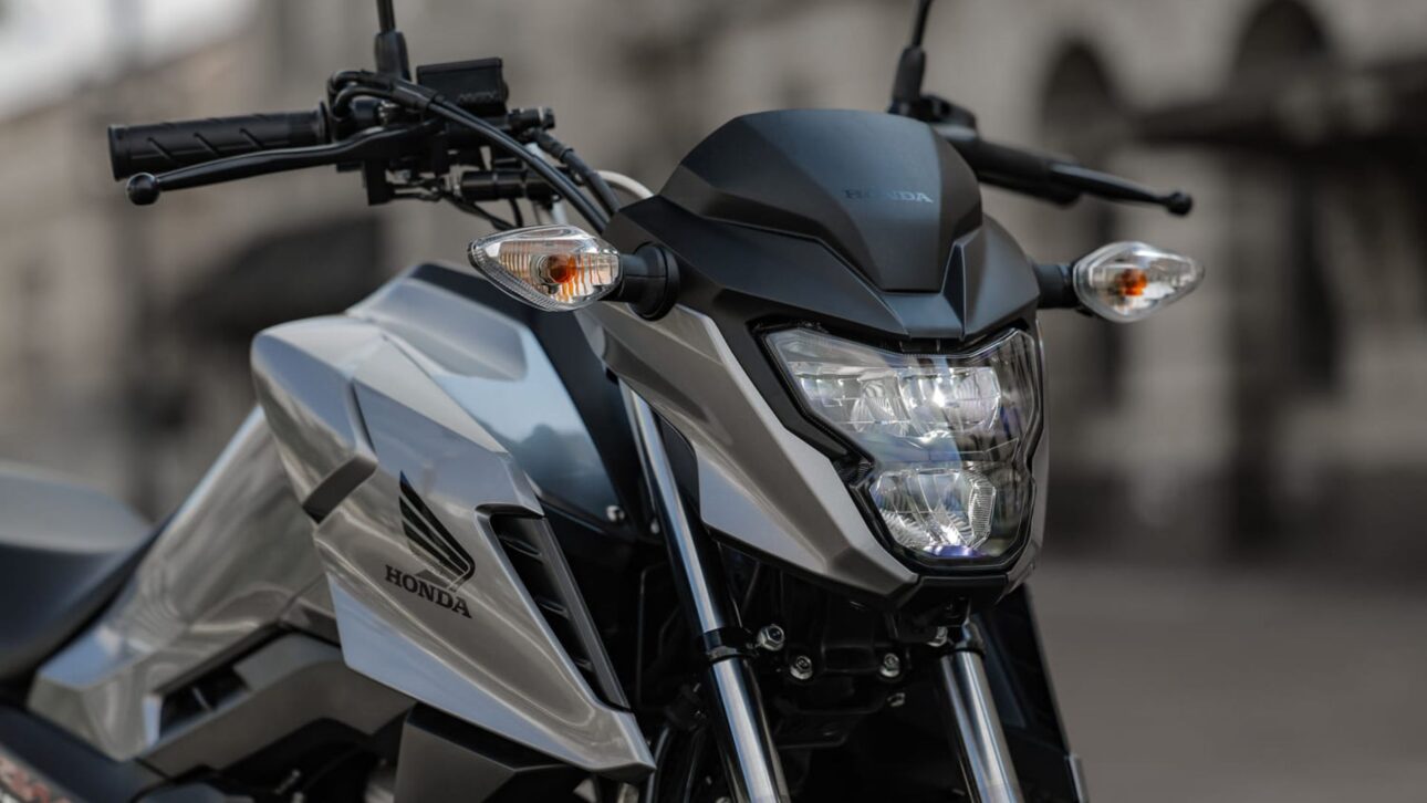 Honda CG 160 2026 mantém liderança no Brasil com consumo de até 40 km/l, preço acessível e motor de 162,7 cc.