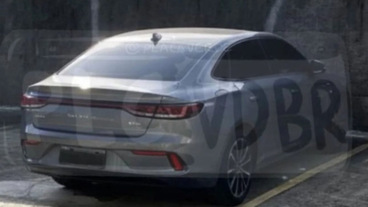Novo BYD Qin Plus chega ao Brasil com motor híbrido DM-i 5.0 e autonomia impressionante de até 2.100 km. Conheça o rival do Corolla.
