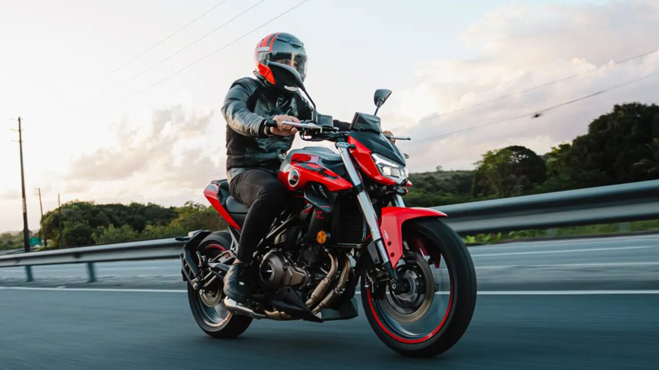 Nova Shineray SBM 400s 2026 chega ao Brasil com motor bicilíndrico de 41 cv, ABS, LED completo e visual esportivo premium.