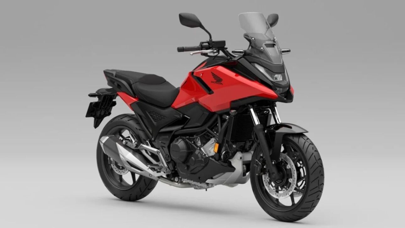 A nova Honda NC 750X 2026 chega ao Brasil com painel TFT, freios duplos e design renovado, mantendo desempenho e versatilidade.