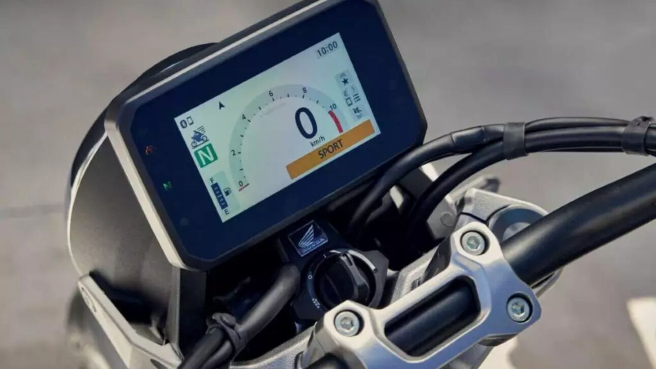 Nova Honda CB1000F combina motor de Fireblade, 123 cv e estilo retrô com tecnologia moderna, modos de pilotagem e painel TFT.