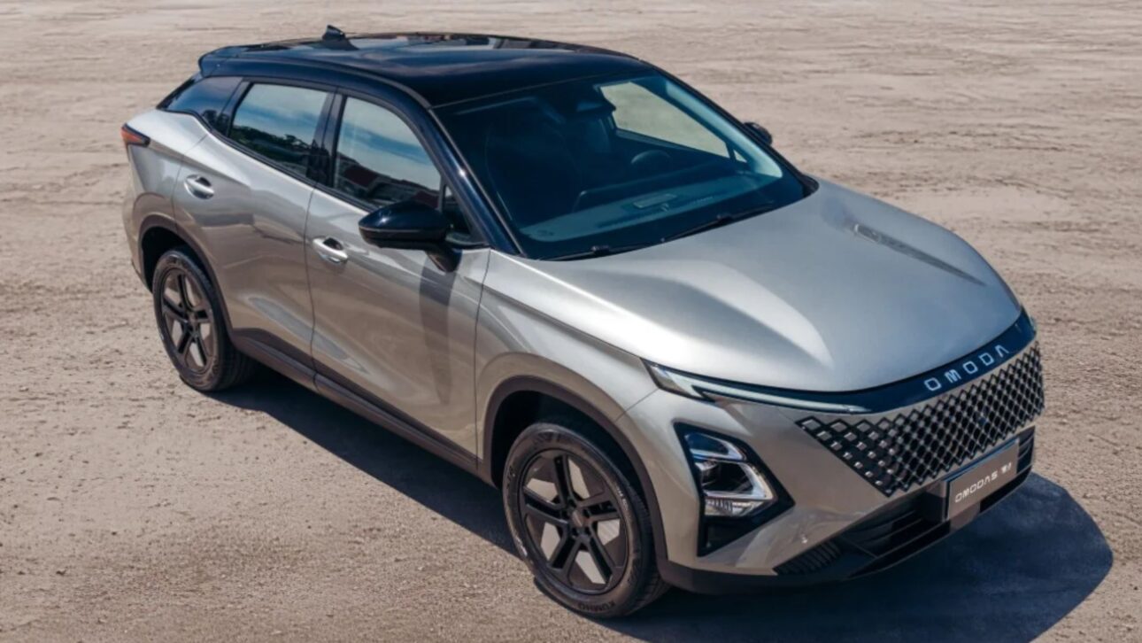 SUV híbrido Omoda 5 HEV com 200 cv, som Sony e IPVA grátis esgota primeiro lote e ganha nova pré-venda no Brasil.