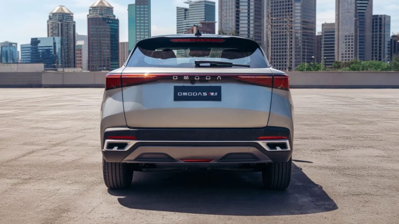 SUV híbrido Omoda 5 HEV com 200 cv, som Sony e IPVA grátis esgota primeiro lote e ganha nova pré-venda no Brasil.