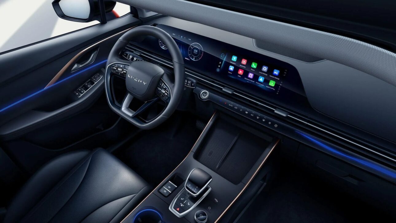 SUV híbrido Omoda 5 HEV com 200 cv, som Sony e IPVA grátis esgota primeiro lote e ganha nova pré-venda no Brasil.