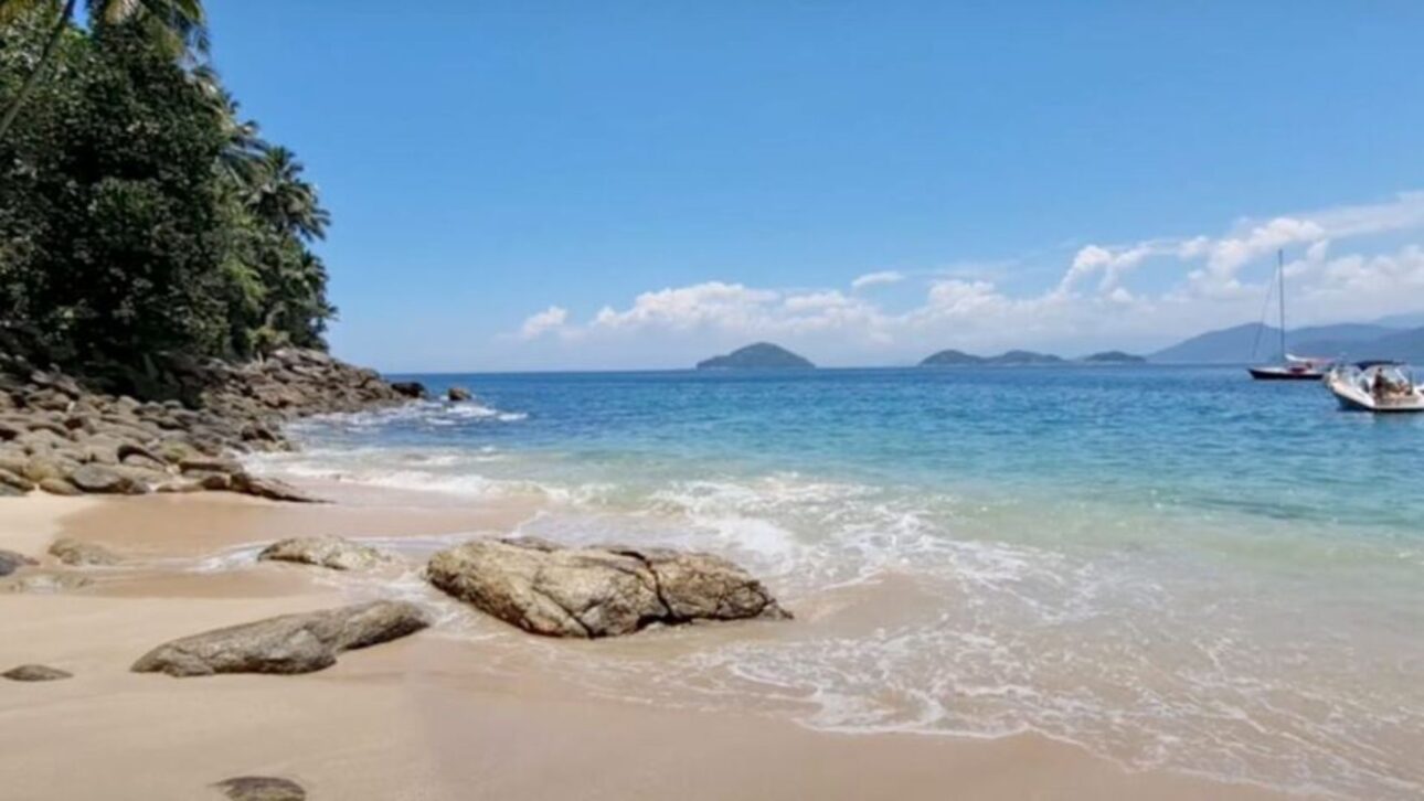 Descubra a Ilha dos Gatos em São Sebastião, com mar transparente, ruínas misteriosas e praias calmas que encantam turistas.