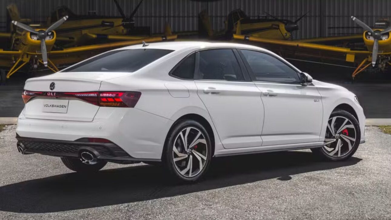 Novo Jetta GLi: motor turbo de 231 cv, visual esportivo e pacote tecnológico completo por R$ 269.990. Saiba tudo sobre desempenho e equipamentos.