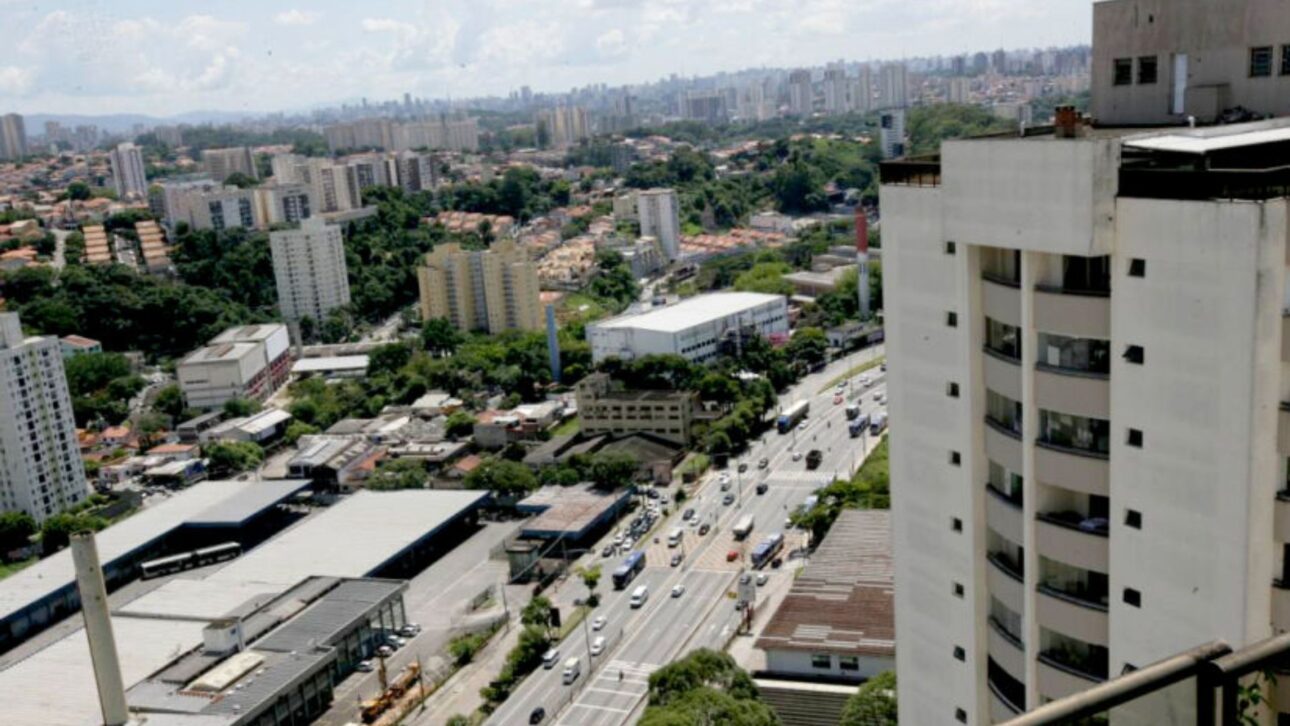 Quarteirão altamente ocupado em Taboão da Serra reflete limite físico e adensamento urbano extremo. (Imagem: QuintoAndar)