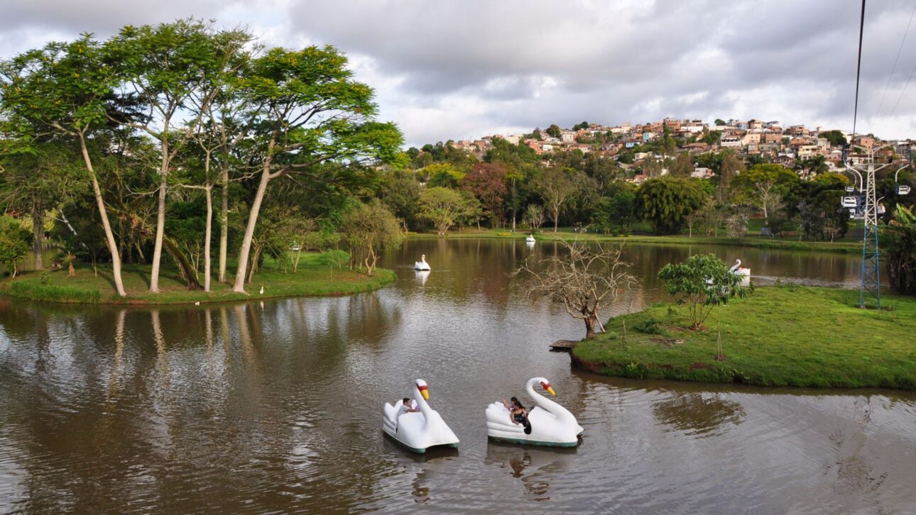 Caxambu, em Minas Gerais, abriga o maior parque de águas minerais naturalmente gaseificadas do mundo e atrai turistas em busca de bem-estar.