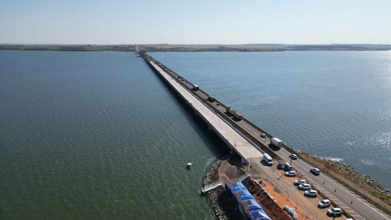 Maior ponte de São Paulo, com 2,4 km sobre o Rio Tietê, está 60% concluída e promete mudar o tráfego na SP-333 até 2026.