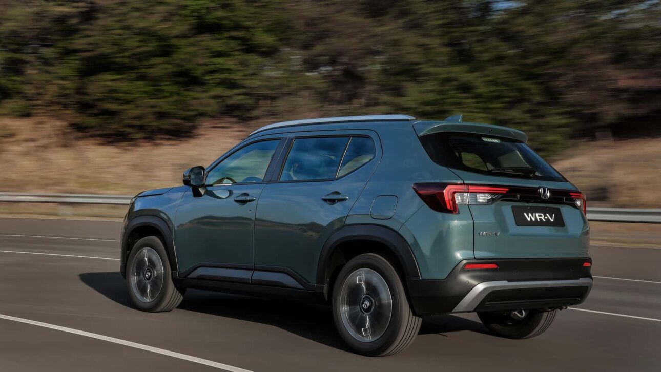 Compare Honda WR-V 2026 e HR-V 2026. Saiba diferenças de preço, consumo, espaço interno e motor 1.5 flex de 126 cv.