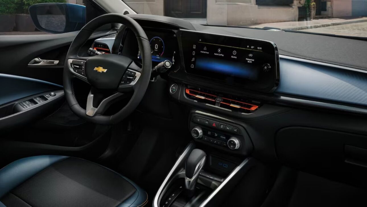 Chevrolet Onix 2026 chega com multimídia de 11″, direção aprimorada e mais tecnologia, mantendo preços competitivos e motores 1.0.