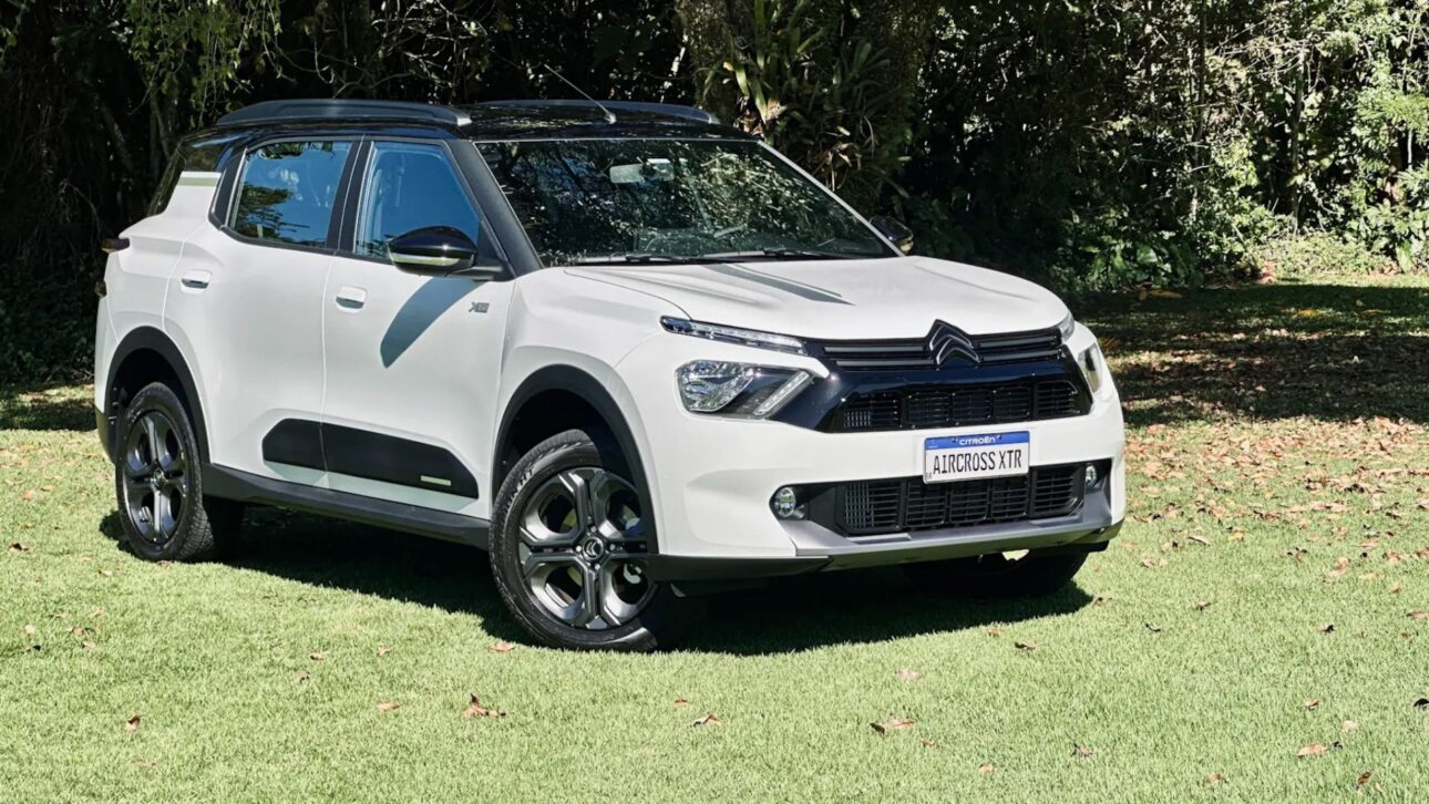 O Citroën Aircross se destaca entre os SUVs compactos por oferecer sete lugares e motor 1.0 turbo eficiente, ideal para famílias que buscam versatilidade. (Imagem: reprodução)