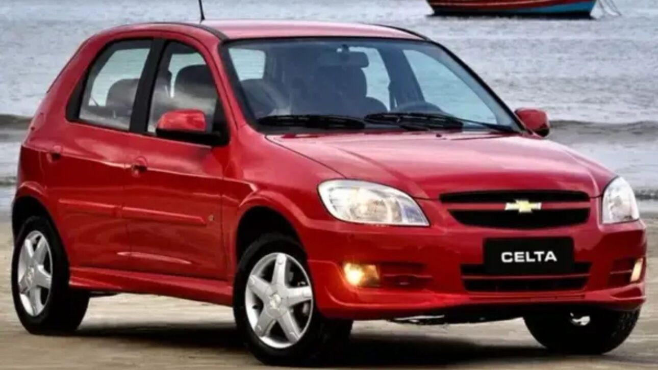 Chevrolet Celta 2015 — Compacto leve e econômico, o Celta entrega bom consumo e mecânica confiável, ideal para quem busca praticidade.
(Imagem: reprodução)