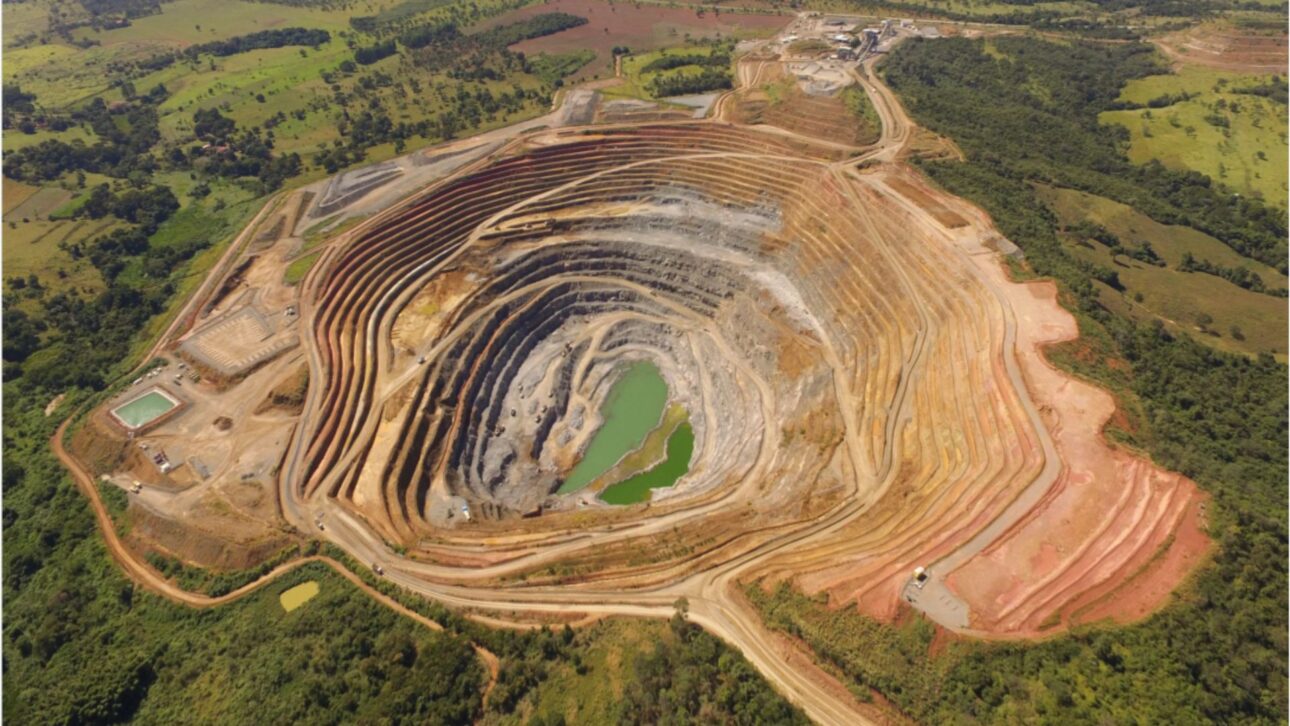 Planta de processamento de nióbio em Minas Gerais, ilustrando o desafio da transformação industrial do metal no Brasil. (Imagem: Echion/CBMM)