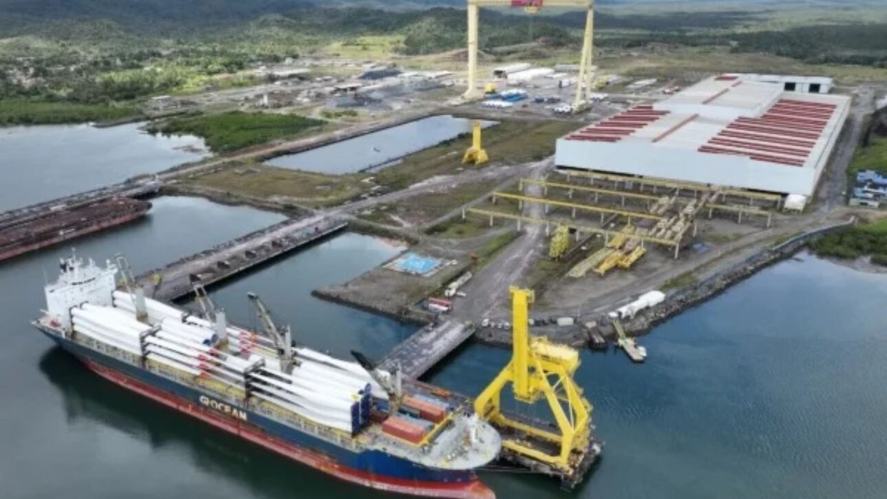 Vista aérea do Estaleiro Enseada em Maragogipe destacando pátios modulares da indústria naval brasileira. (Imagem: Divulgação Estaleiro Enseada)