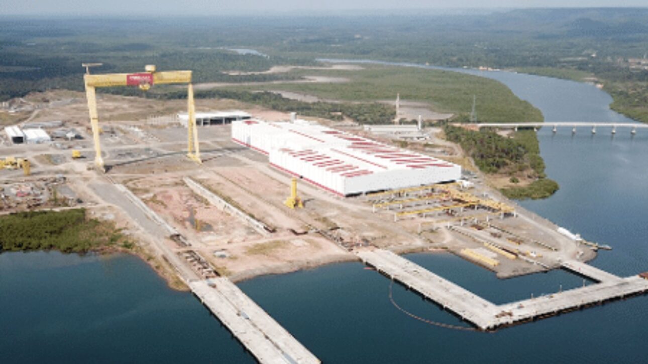 Infraestrutura do Estaleiro Enseada com área de 1,6 milhão m² e acesso direto ao rio Paraguaçu no estado da Bahia. (Imagem: Divulgação Estaleiro Enseada)