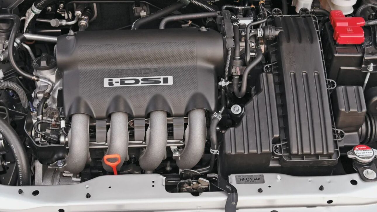 Honda Fit automático usado custa menos de R$ 28 mil, faz até 14 km/l e mantém fama de carro inquebrável e econômico. Confira os detalhes.