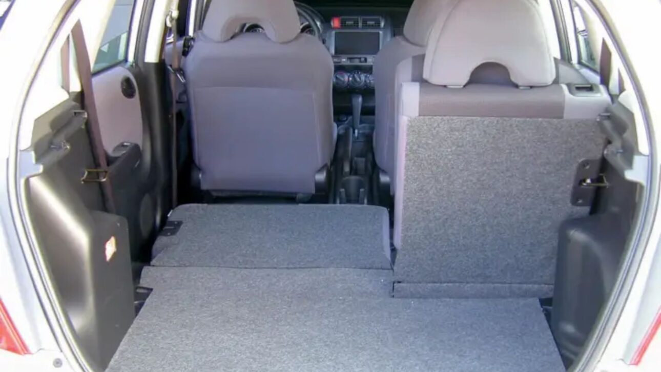 Honda Fit automático usado custa menos de R$ 28 mil, faz até 14 km/l e mantém fama de carro inquebrável e econômico. Confira os detalhes.