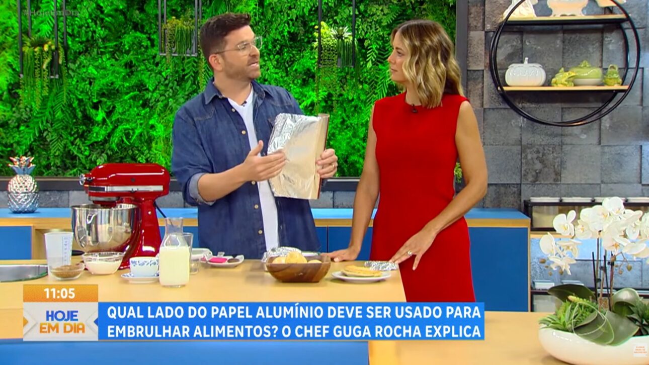 Descubra o verdadeiro motivo de o papel-alumínio ter um lado brilhante e outro fosco e saiba se isso muda o preparo dos alimentos.