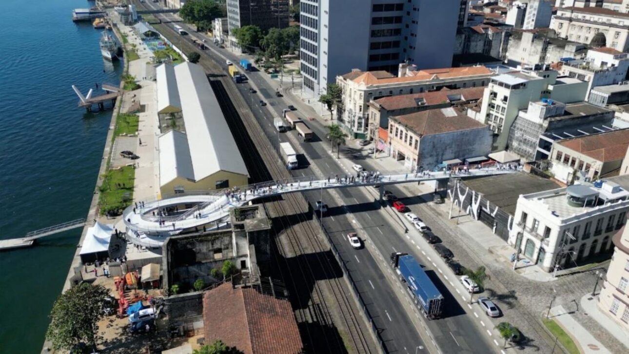 Parque Valongo, em Santos, recebe prêmio nacional por revitalizar área portuária com lazer, turismo e integração entre cidade e mar.