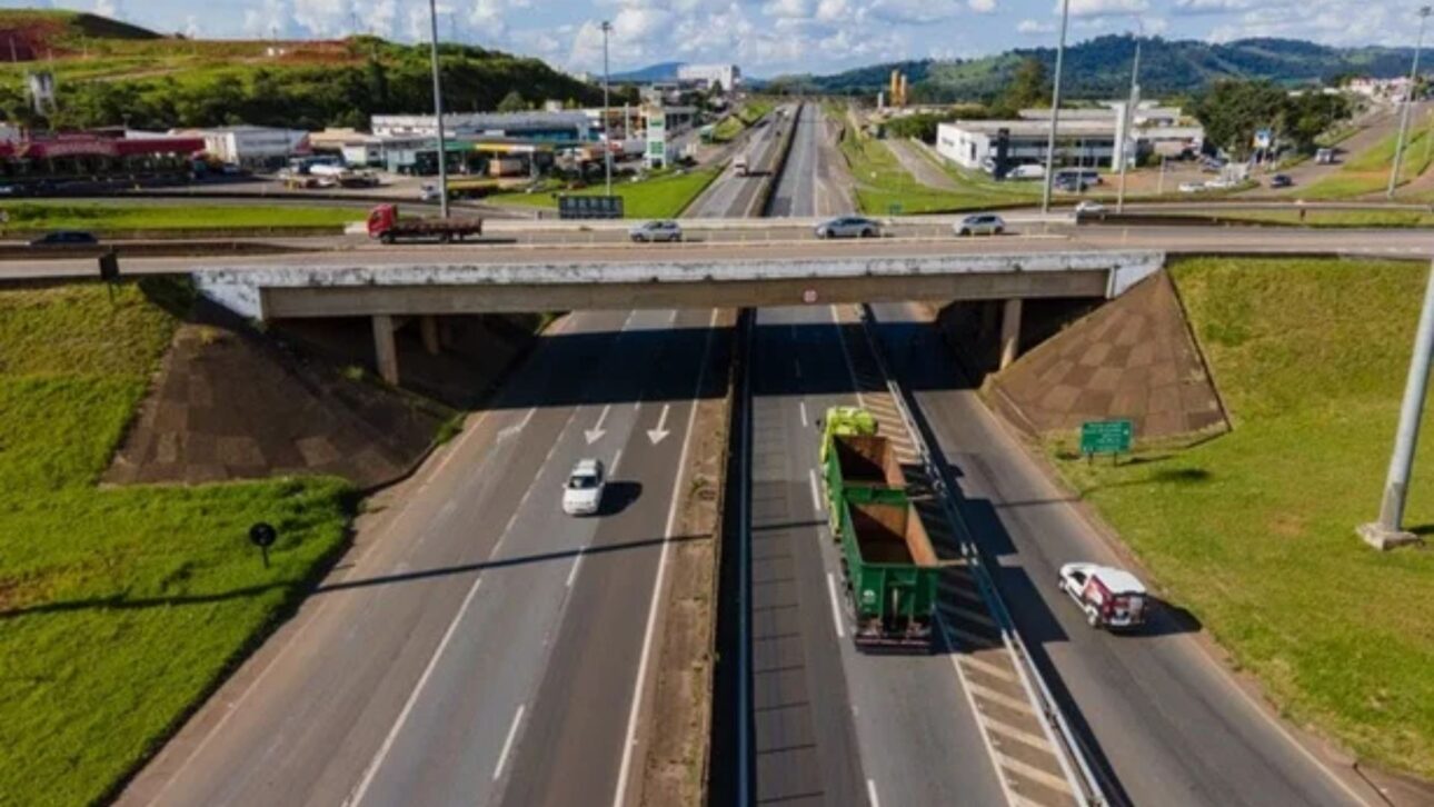 Leilão da rodovia Fernão Dias (BR-381) marcado para 11/12 com R$ 15,3 bi em investimentos e obra de 108 km de faixas adicionais e 29 passarelas.