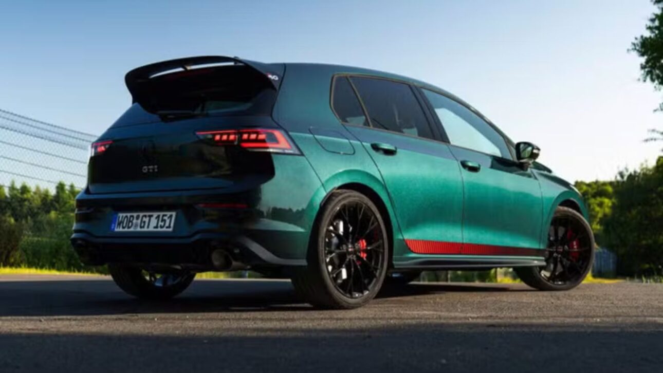 Volkswagen lança o Golf GTI Edition 50 com 325 cv, 0-100 km/h em 5,3 s, rodas forjadas e pacote Performance opcional. Conheça preços e detalhes.
