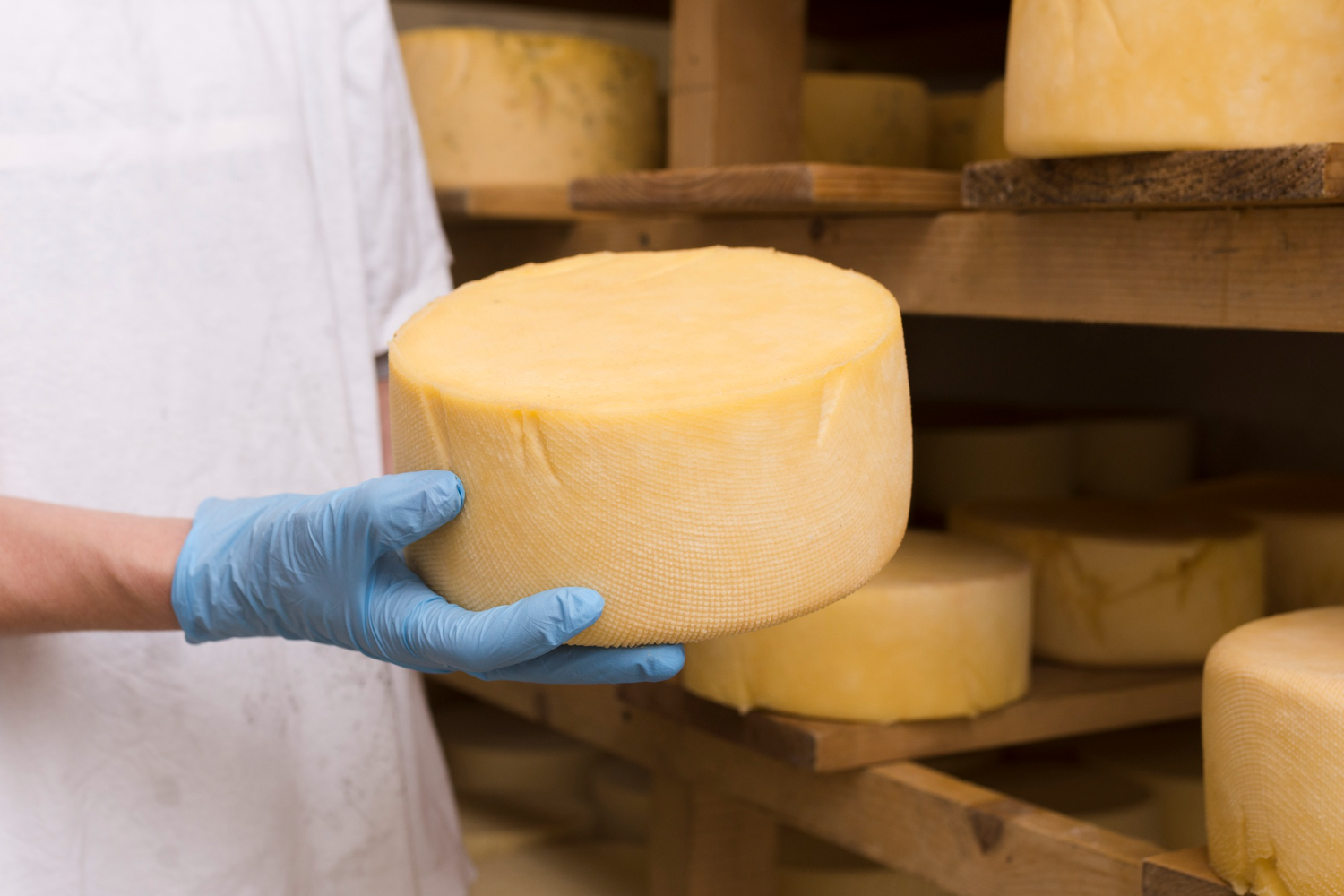 A isenção do ICMS no Paraná foi aprovada como parte do Convênio ICMS 181/2019, beneficiando diretamente os produtores de queijo, requeijão e doce de leite