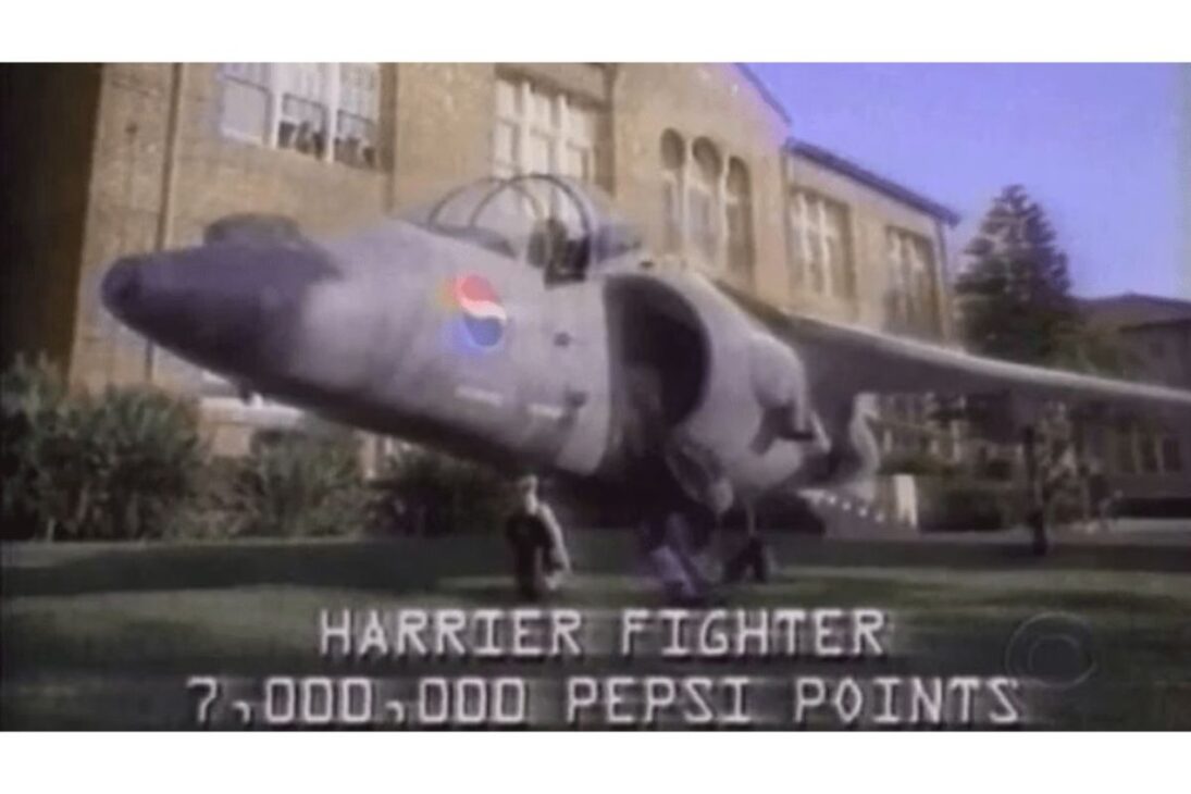 Jovem junta 7 milhões de pontos da Pepsi para resgatar um caça militar de verdade e a empresa o processa, alegando que o prêmio era uma piada