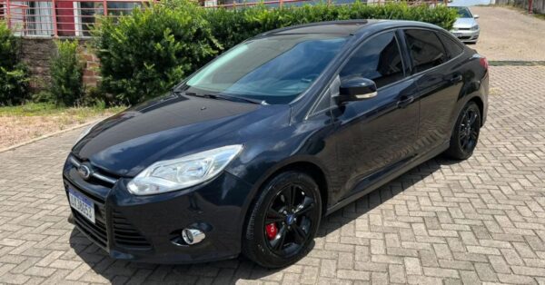 Lista sincerona: 5 carros de até 40 mil que entregam mais do que custam, cabem na garagem e ‘não viram bomba’ nem na mão de principiante
