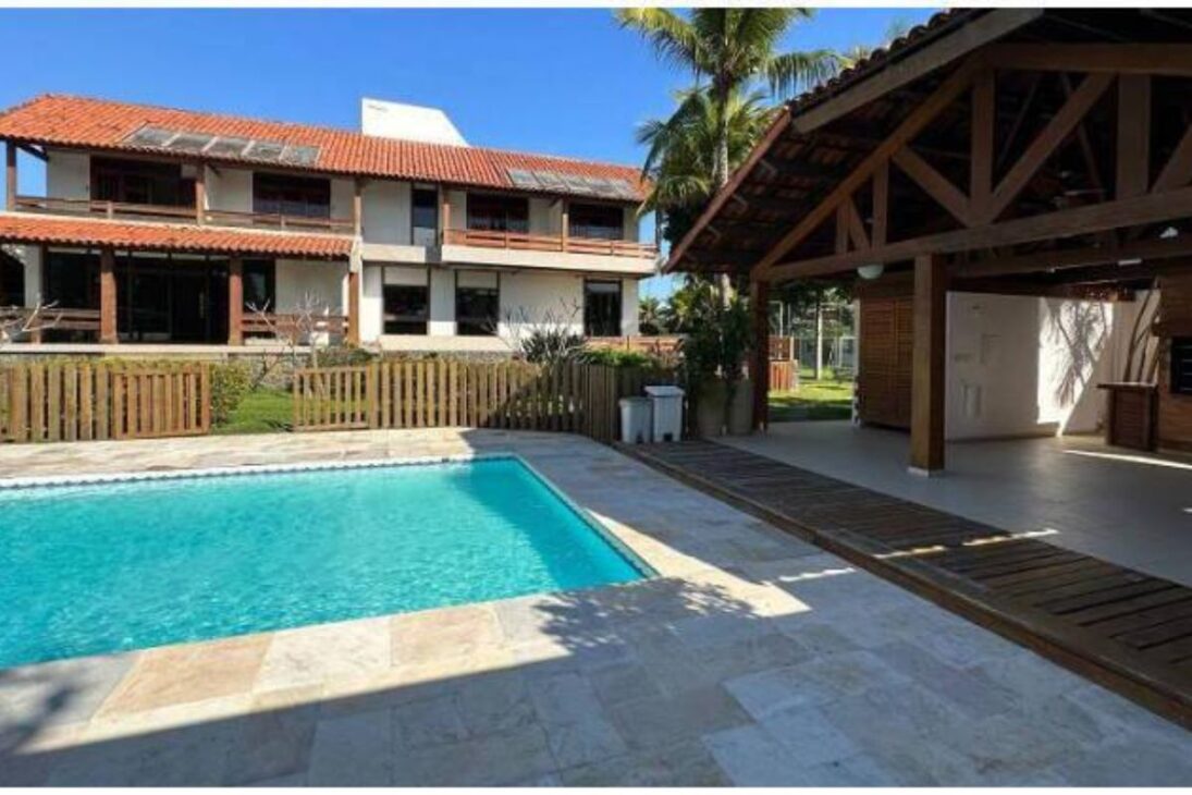 Mansão de Larissa Manoela na Barra tem até 1.300 m² e vale R$ 6,5 milhões; nova casa no Recreio custou R$ 4 milhões