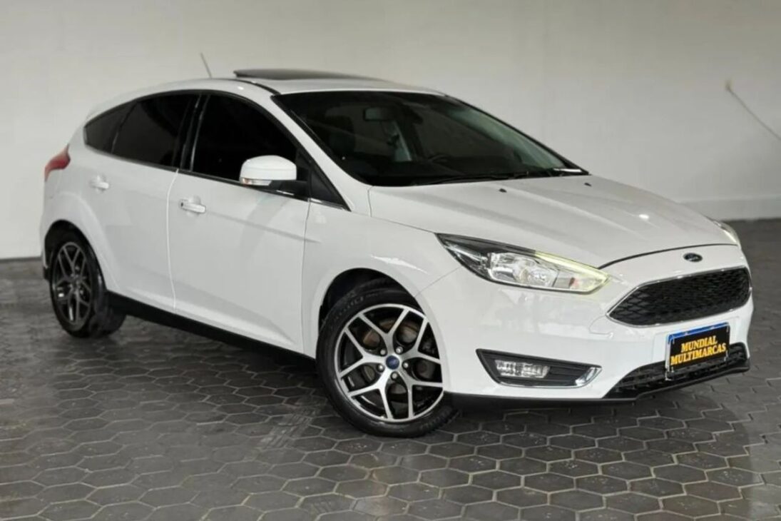 Na casa dos 60 mil reais, Ford Focus 2018 manual surpreende: direção precisa, acabamento de luxo e plataforma da Volvo