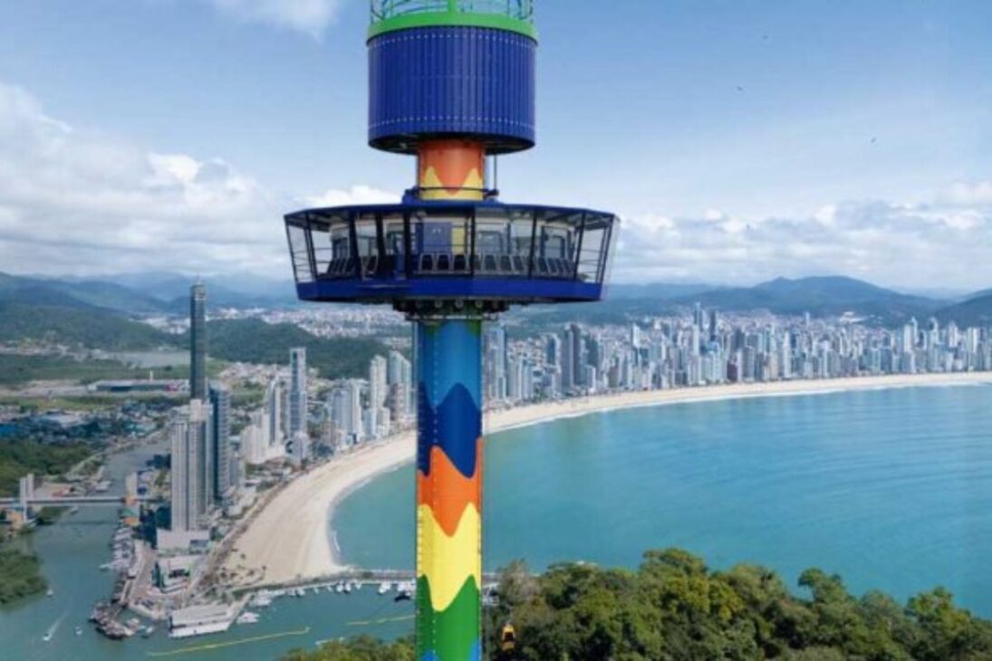 Nova atração do Unipraias tem cabine giratória para 56 pessoas e revela Balneário Camboriú a mais de 200 metros de altitude