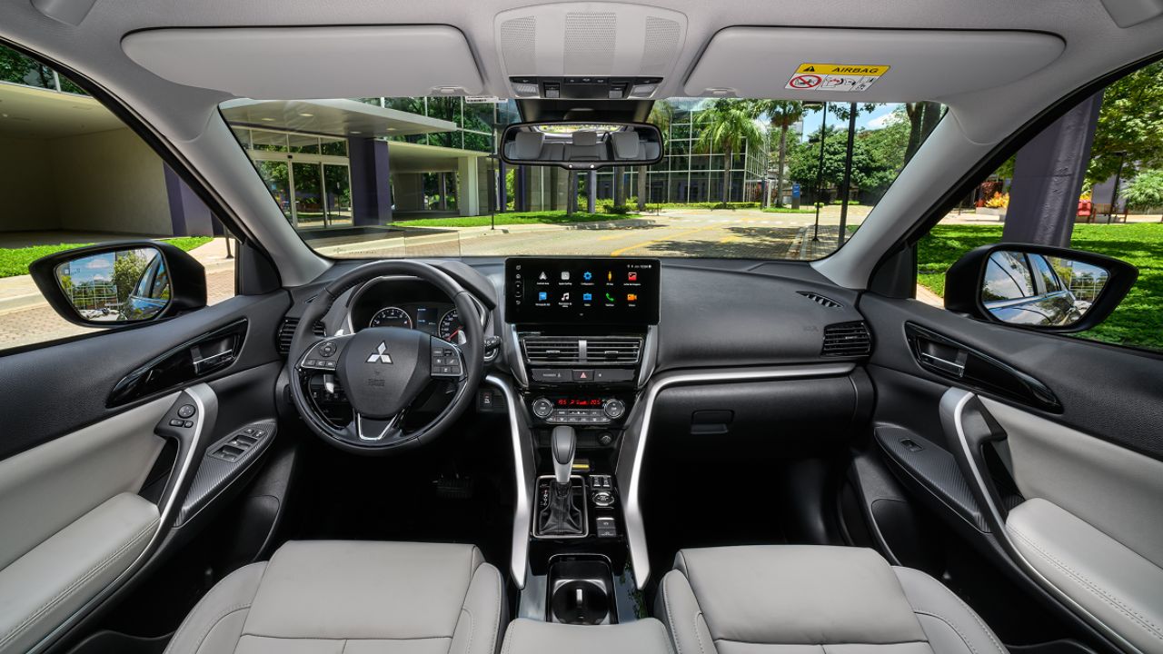 Novo Mitsubishi Eclipse Cross HPS 2026 estreia com motor 1.5 turbo de 165 cv, tração AWD, câmbio CVT e pacote completo de assistências