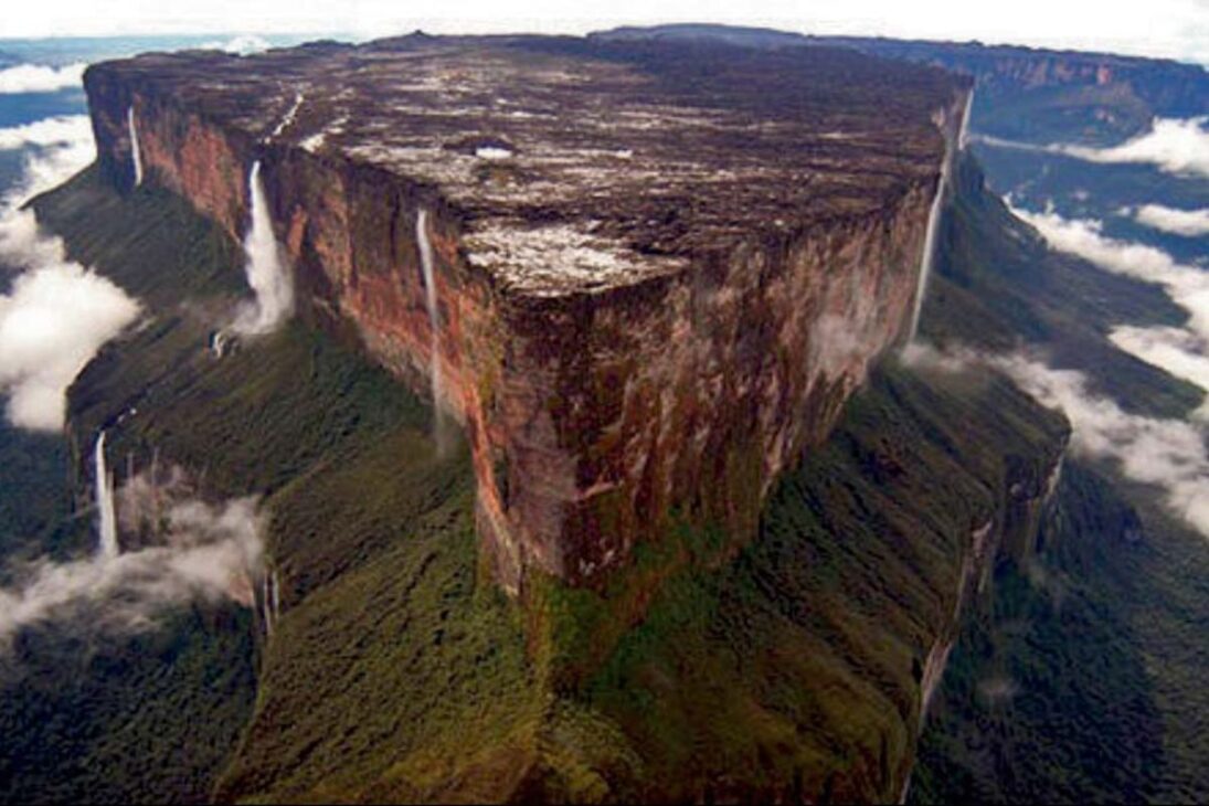 O enigma do Monte Roraima: planalto de 2,8 mil metros revela fósseis, microclimas e mistérios ainda inexplorados no Escudo das Guianas
