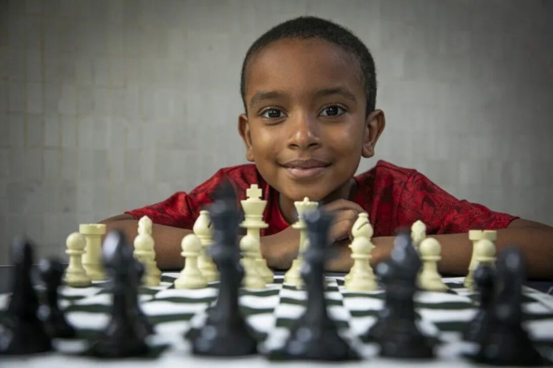O menino superdotado brasileiro que aos sete, concluiu programação de Harvard, criou jogo autobiográfico e expôs, com clareza as falhas sistêmicas da educação brasileira