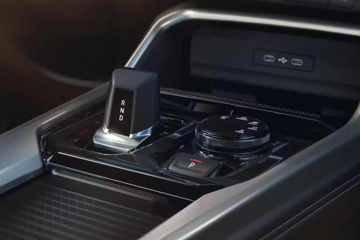 O Renault Boreal, SUV médio produzido no Brasil, chega com motor 1.3 turbo para enfrentar o Jeep Compass e ampliar a presença da marca no país.
