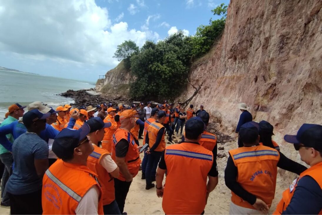 Durante cinco dias de programação, os participantes foram orientados pelo geólogo do SGB, Anselmo Pedrazzi, que conduziu aulas teóricas e práticas sobre mapeamento de áreas de risco geológico e hidrológico no Rio Grande do Norte