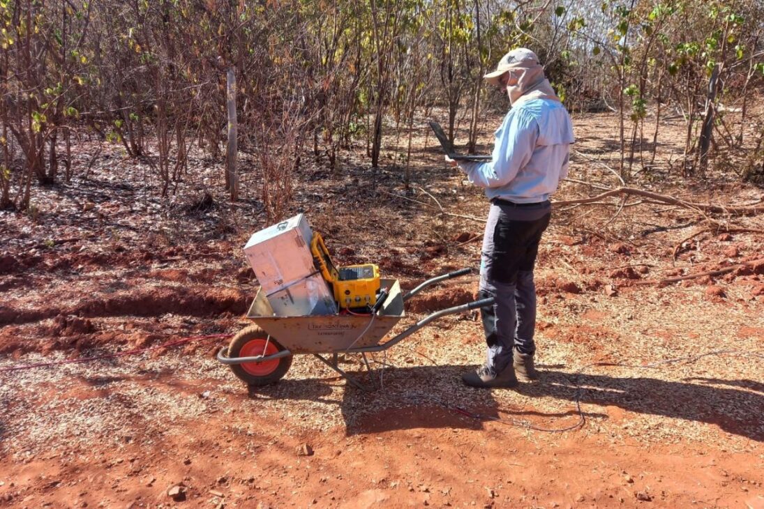 A região de MG será o palco de atividades avançadas em prospecção mineral. A meta é identificar pegmatitos e mapear suas características físicas com mais clareza