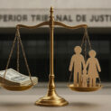 STJ confirma que pensão alimentícia deve ser proporcional à renda real do pai e não ao padrão de vida da mãe — decisão reforça equilíbrio nas obrigações familiares e evita abusos nos pedidos de aumento
