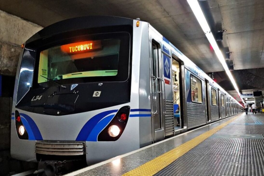 São Paulo tem o maior sistema de metrô e trens da América do Sul, mas continua insuficiente para a cidade que cresceu mais rápido que a malha