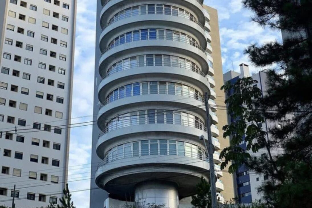 O prédio que girava e parou no tempo: a ascensão e o abandono do Suite Vollard, o primeiro edifício giratório do mundo