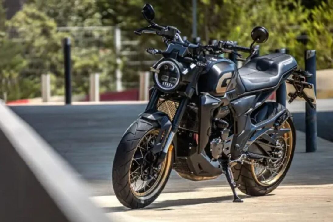 Zontes GK 350 2025: motor 348 cilindradas, 41 cavalos, 30 km/l, painel TFT com Bluetooth, chave presencial, full LED e estilo café racer impressionante