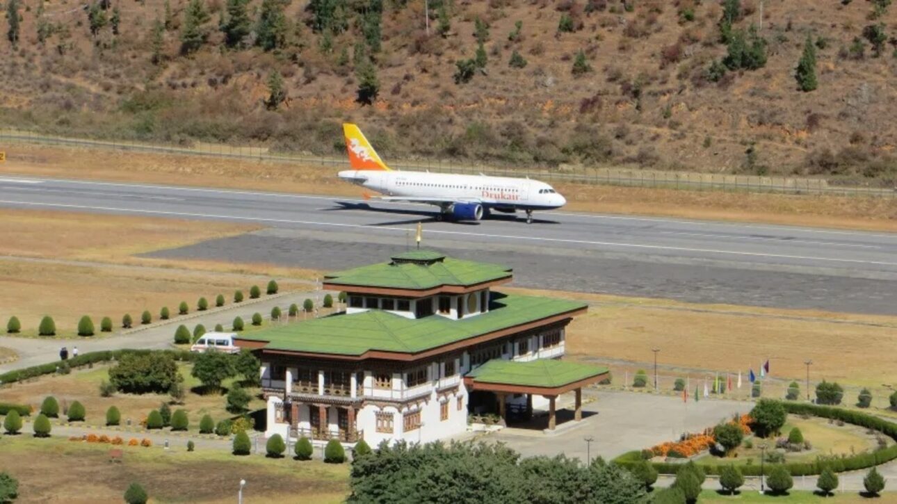 Aeroporto de Paro, Aeroporto, Pilotos