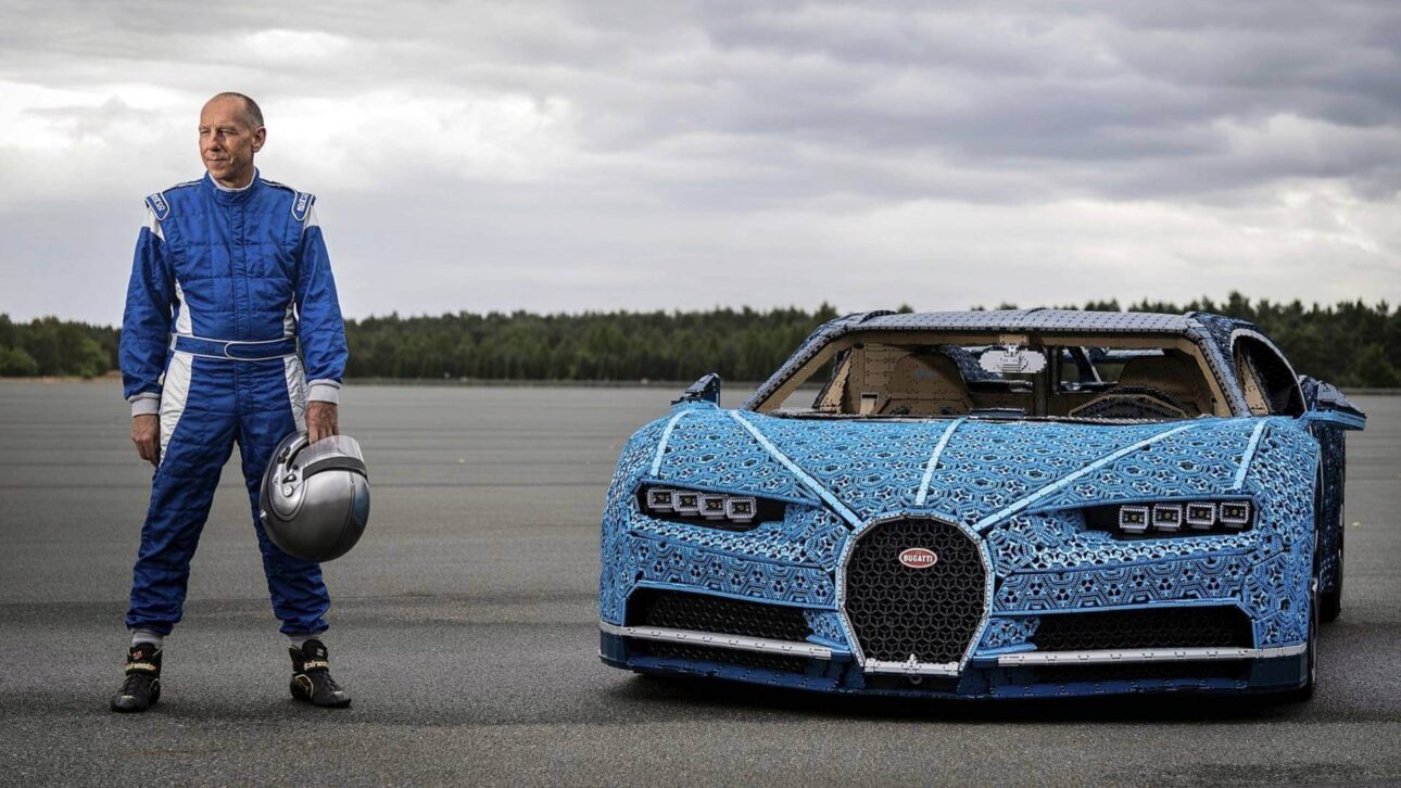 Em 2018, a LEGO chocou o mundo ao construir um Bugatti Chiron em tamanho real e totalmente funcional, feito com mais de 1 milhão de peças Technic e capaz de rodar a 30 km/h