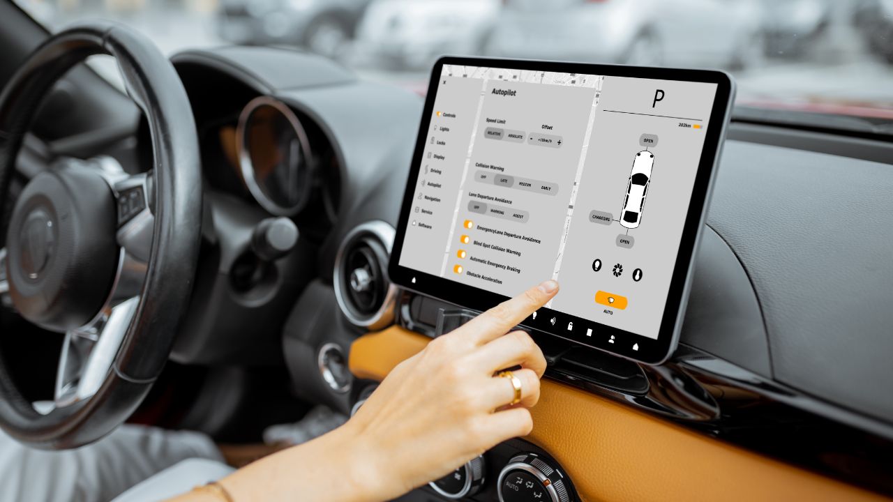 A Euro NCAP vai exigir o retorno dos botões físicos nos carros a partir de 2026. Entenda por que essa mudança pode afetar a nota de segurança dos veículos e o design das montadoras.