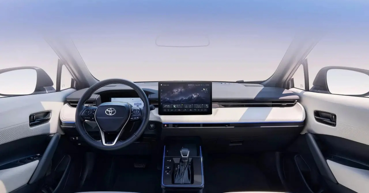 Versão chinesa do Toyota Corolla Cross traz motor 2.0 mais potente, painel digital de 12,9” e preço inicial abaixo de R$ 100 mil. (Imagem: Divulgação)